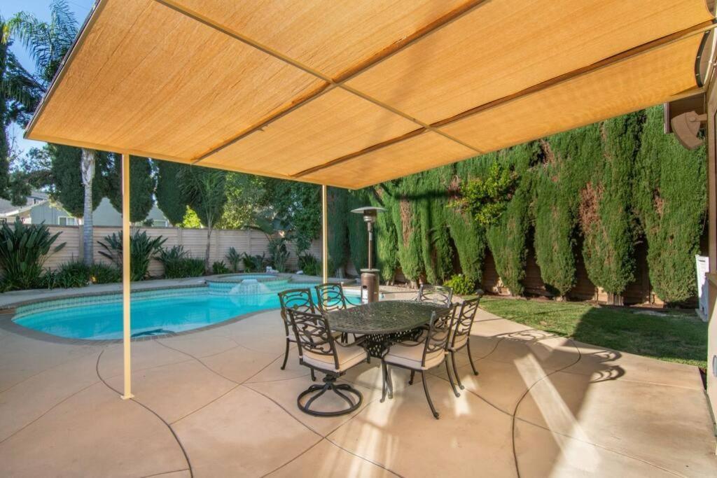 Large Home With Pool + Jacuzzi Los Angeles Exterior photo